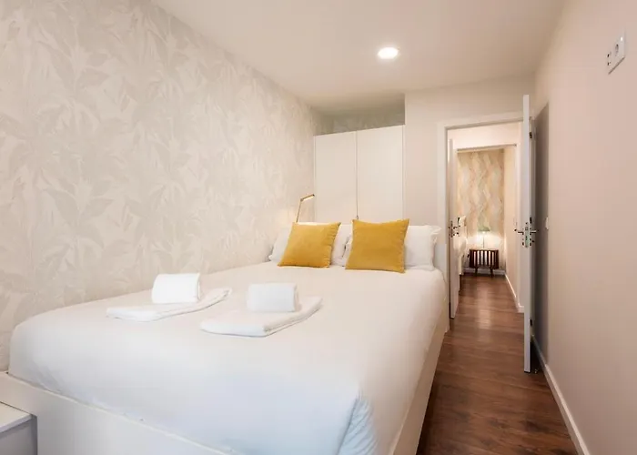 Hideaway With Sunny Terrace By Lisbeyond Apartman